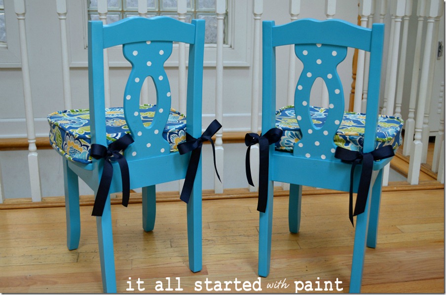 turquoise-child-chair-with-polka-dots