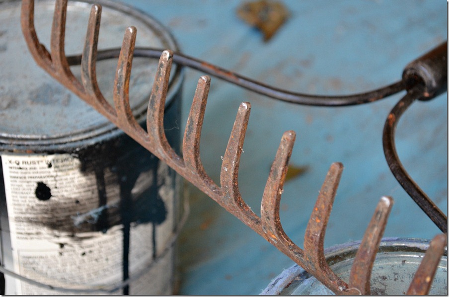 fall-spray-paint-display-rusty-rake