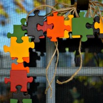 puzzle-piece-wreath-on-dollar-store-frame.jpg