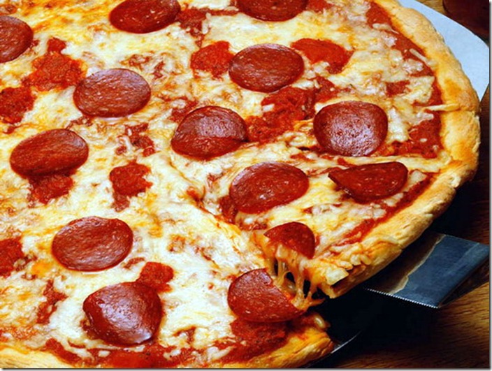 round-pizza-pie-slices-new-york-style-pizza
