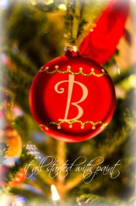 monogram-ornament-christmas-tree