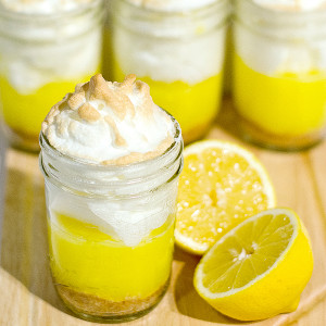 mason-jar-lemon-meringue-pie