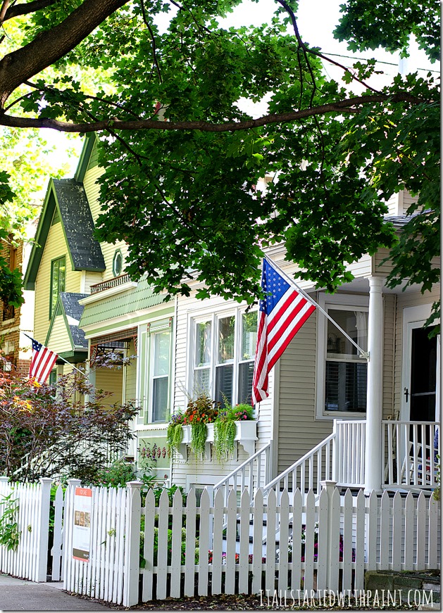 White-Picket-Fence-Chicago-Cottage-2