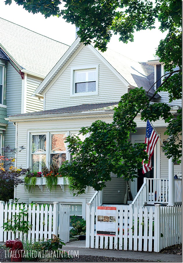 White-Picket-Fence-Chicago-Cottage-House-2