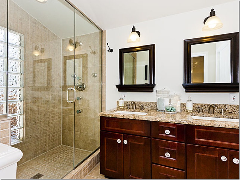 chicago-cottage-for-sale-lakeview-bathroom