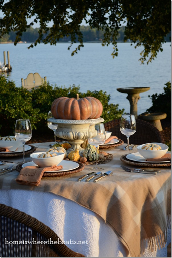 Fall-table-setting-on-the-lake