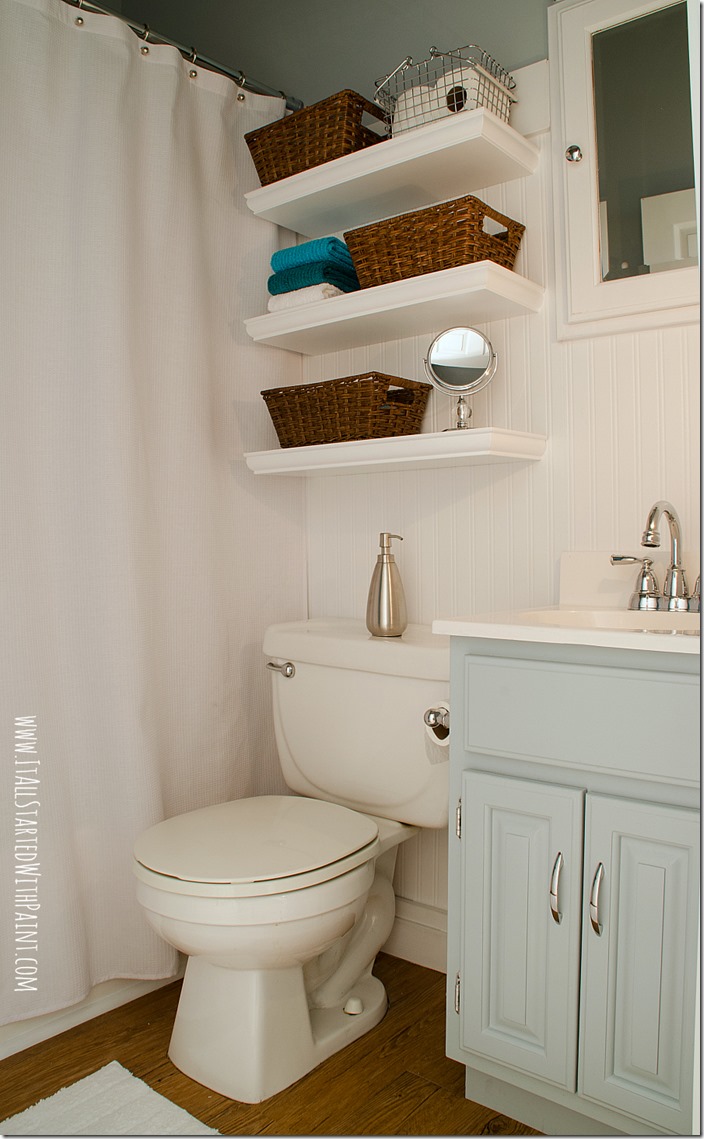 bathroom-blue-and-white