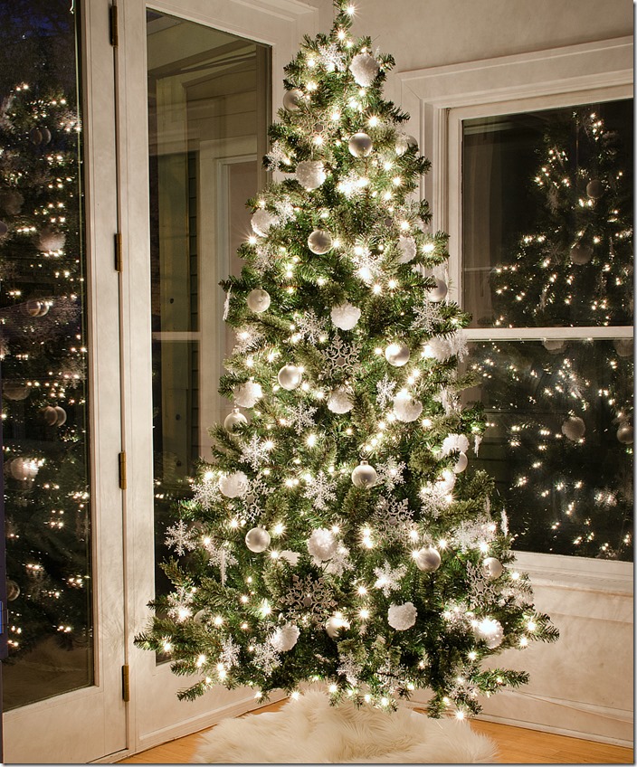 snow-theme-christmas-tree 2-5 1