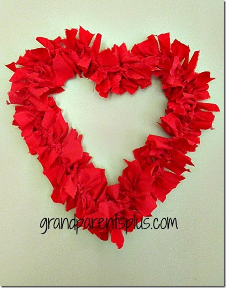 valentine-wreath-rags