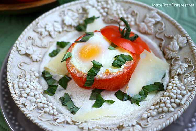 how-to-poach-egg-in-tomato