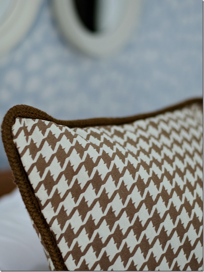 brown-houndstooth-fabric-pillow