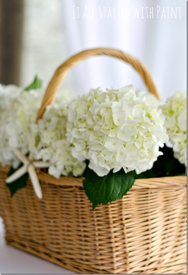 navy-white-outdoor-porch-hydrangea