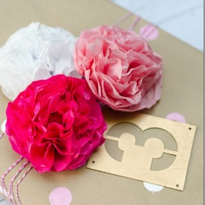 homemade-gift-wrap-tissue-paper-flowers