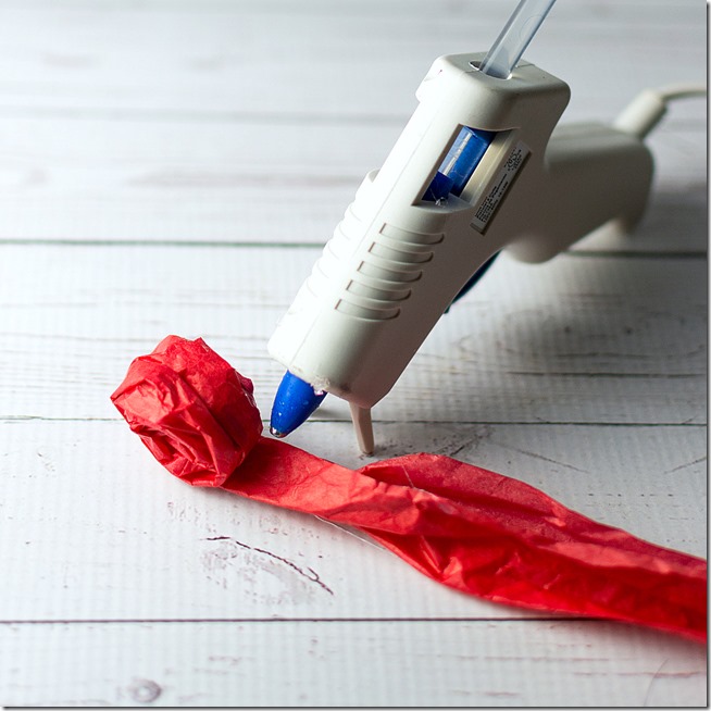 tissue-paper-rosette-valentine-day-wreath-13