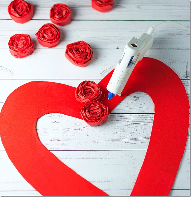 tissue-paper-rosette-valentine-day-wreath-19