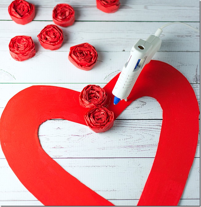 tissue-paper-rosette-valentine-day-wreath-19 tissue-paper-rosette-valentine-day-wreath-19