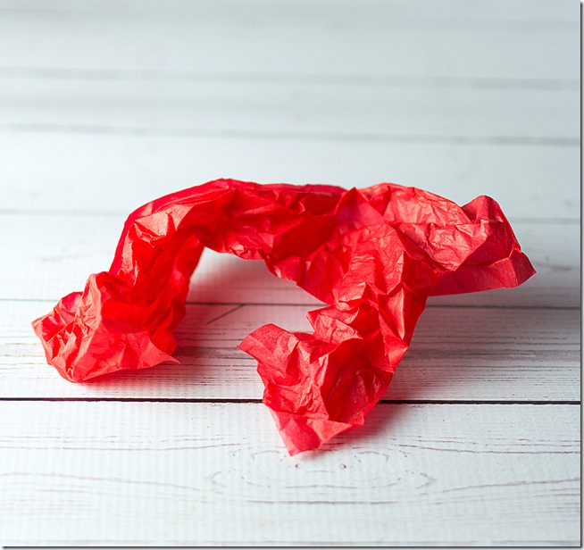 tissue-paper-rosette-valentine-day-wreath-9