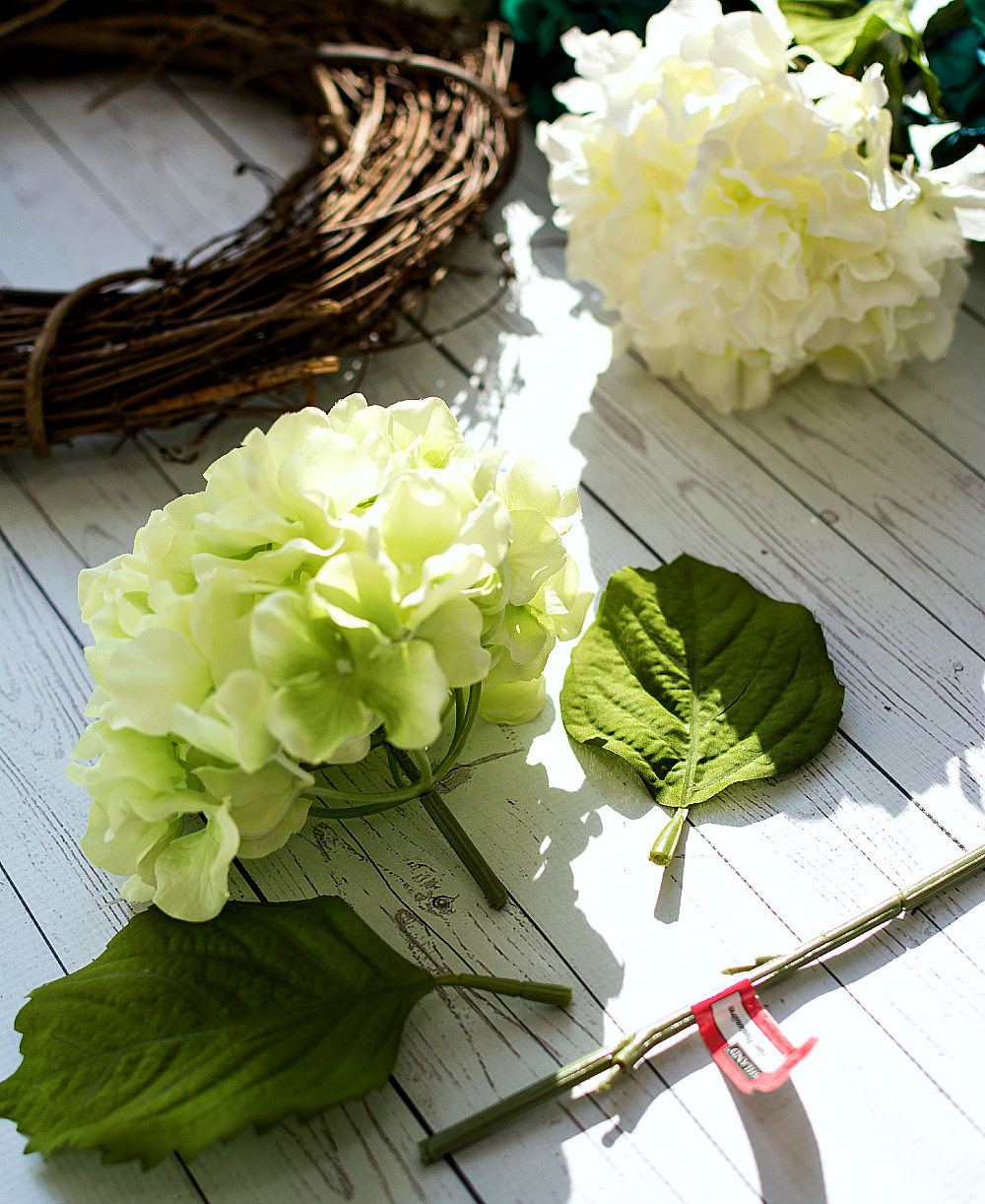 hydrangea-wreath-how-to-make 2 (2 of 6)