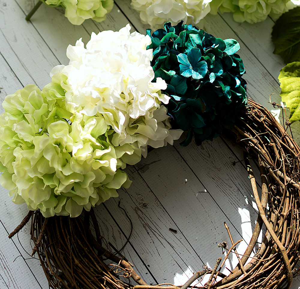 hydrangea-wreath-how-to-make 2 (6 of 6)