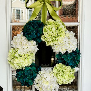 spring wreath ideas using hydrangeas in greens and blues and whites