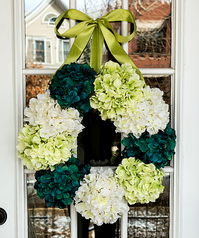 spring wreath ideas using hydrangeas in greens and blues and whites