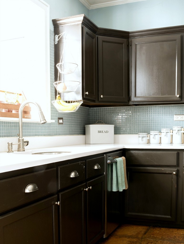 Painting Builder Grade Cabinets: Prep & Priming - It All Started With Paint