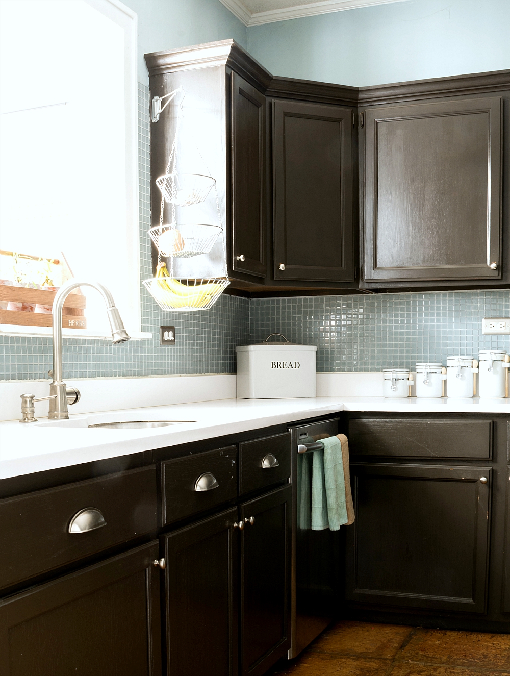 4 Easy Facts About Update Bland Builder's Cabinets - Better Homes & Gardens Shown