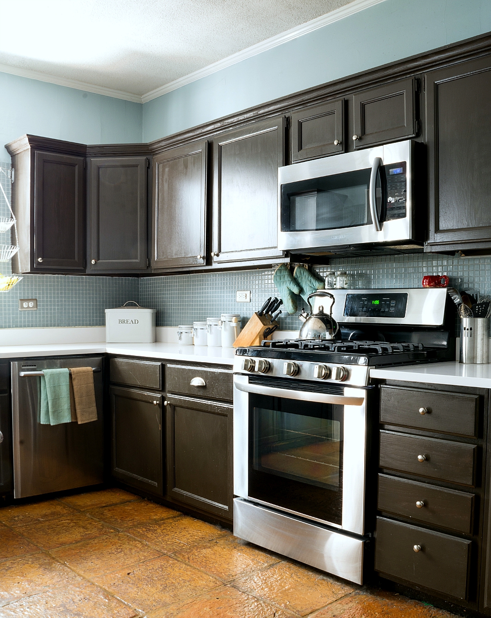 Painting Builder Grade Oak Kitchen Cabinets: The Prep