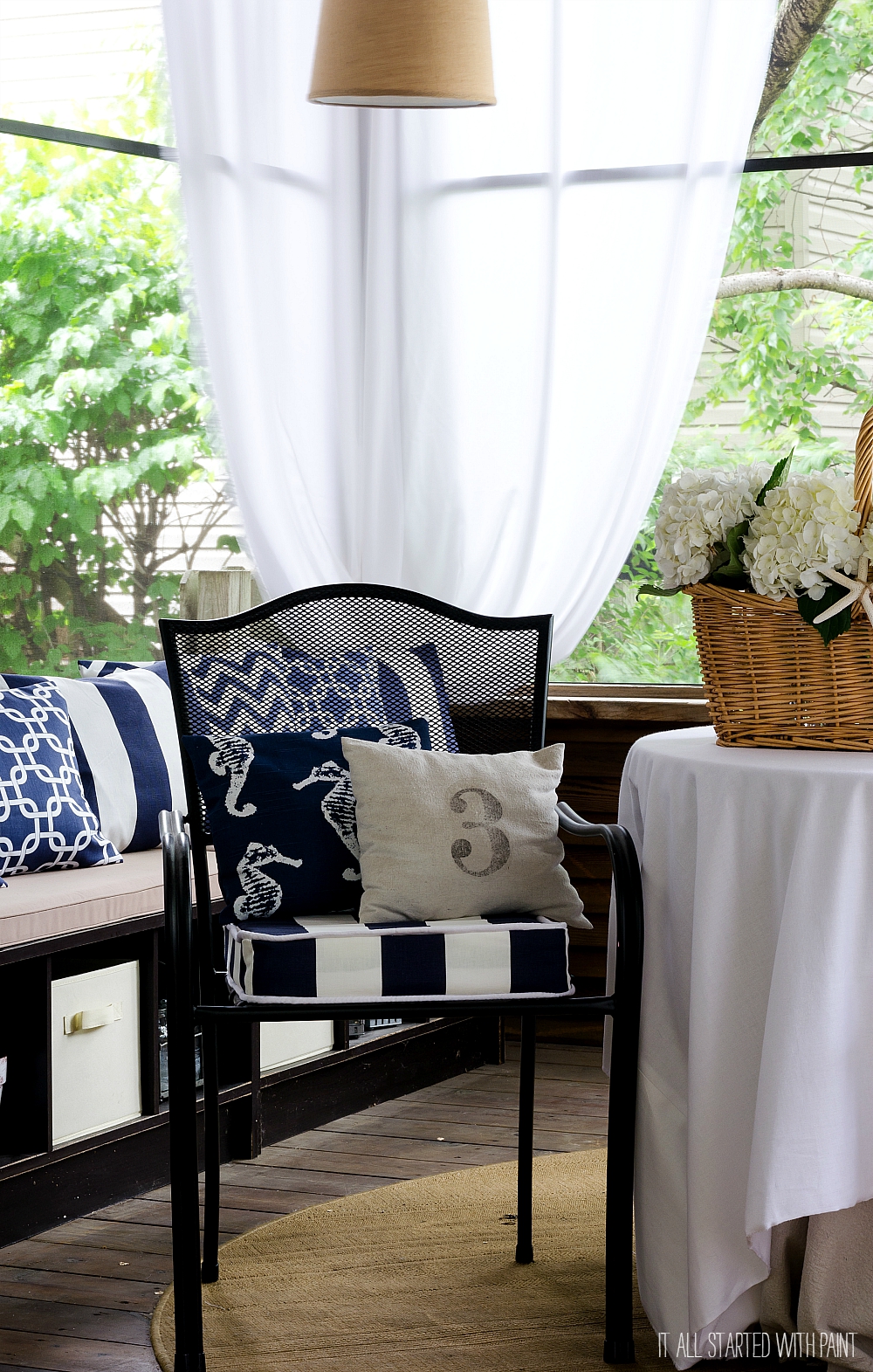 Screened Porch: Navy & White Decor