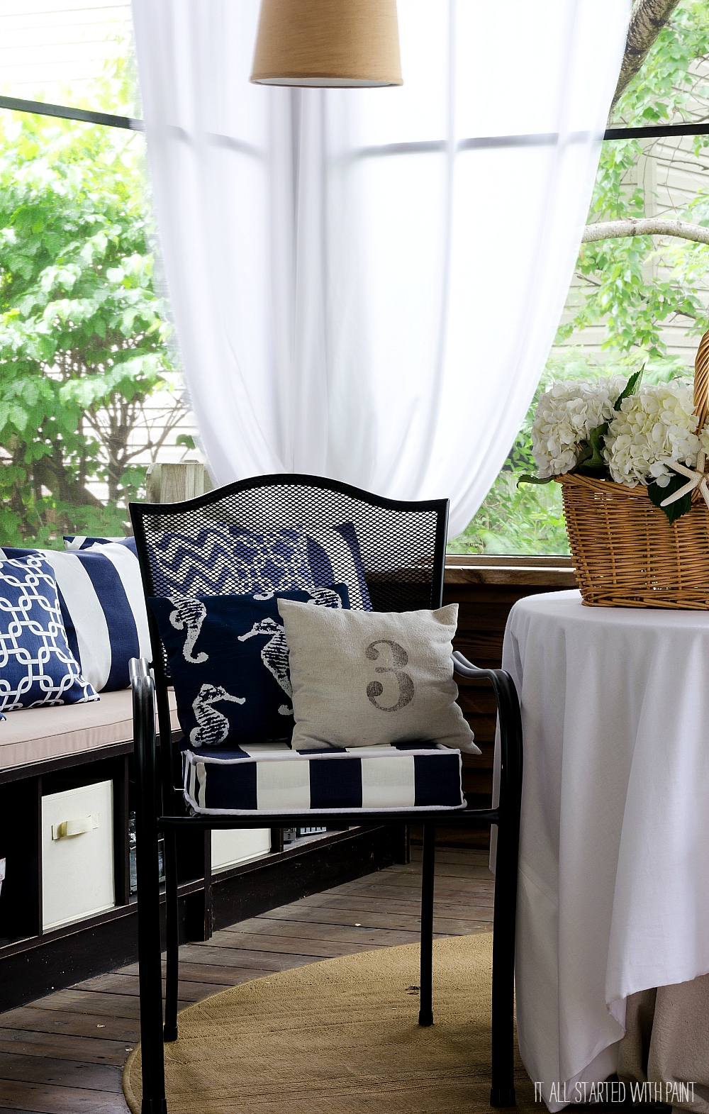 Screened Porch: Navy & White Decor