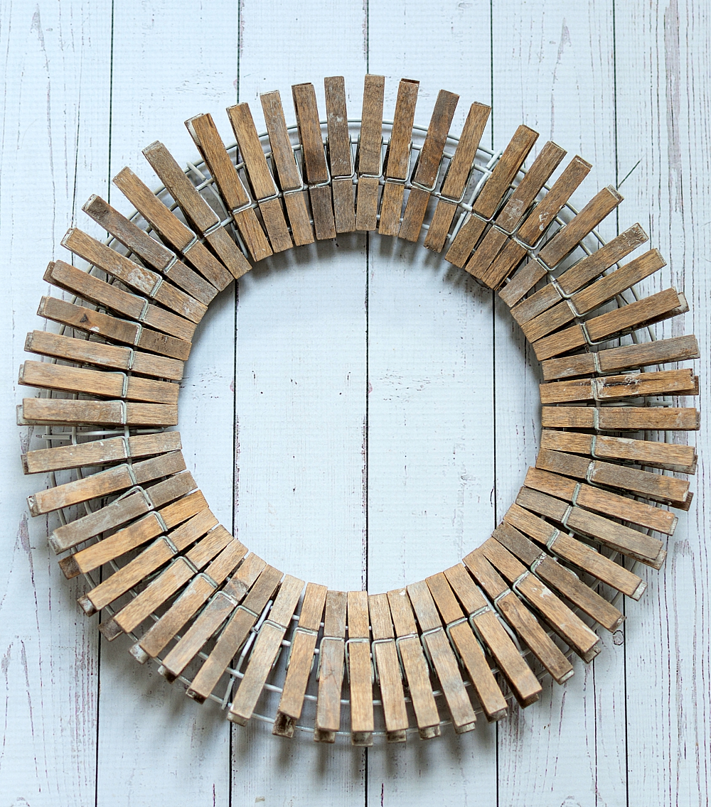 Painted Fall Wreath: Clothespin Driftwood Look Wreath