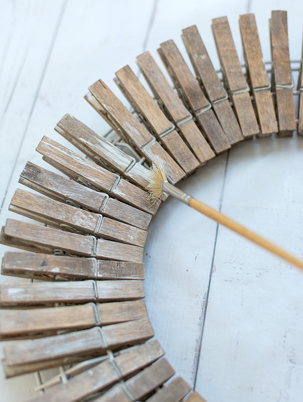 Clothespin Wreath: Painted Driftwood Look