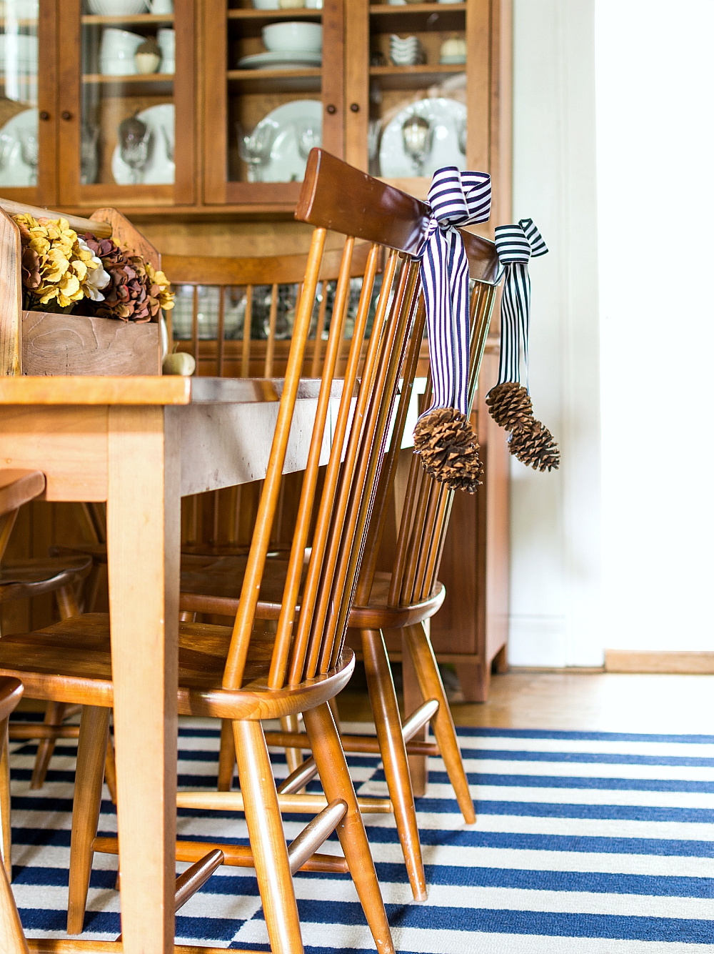 Navy & White Dining Room Decor