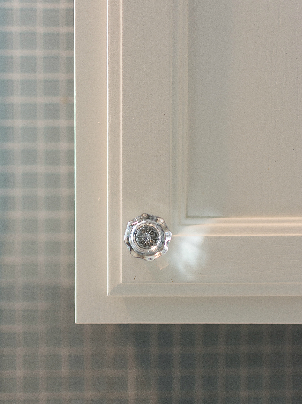 Glass Hardware In Kitchen