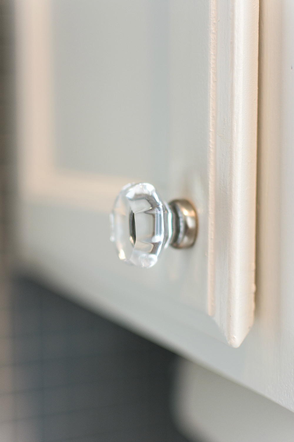 glass-knobs-in-white-kitchen from d. lawless (2 of 17)