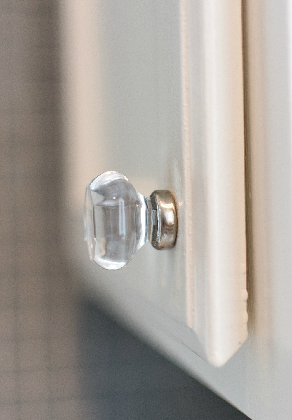 Glass Hardware In Kitchen