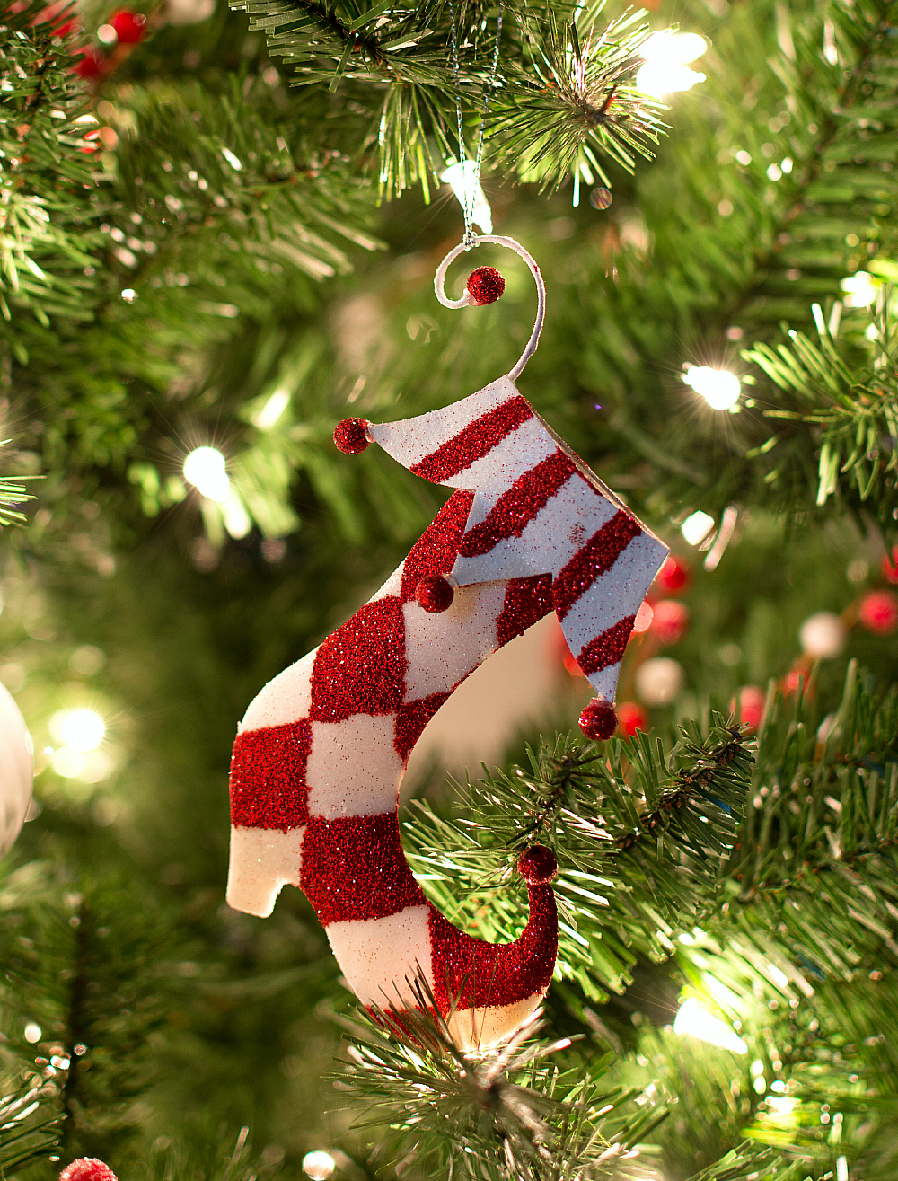 Christmas-Tree-Red-White-Ornaments (6 of 17) 2