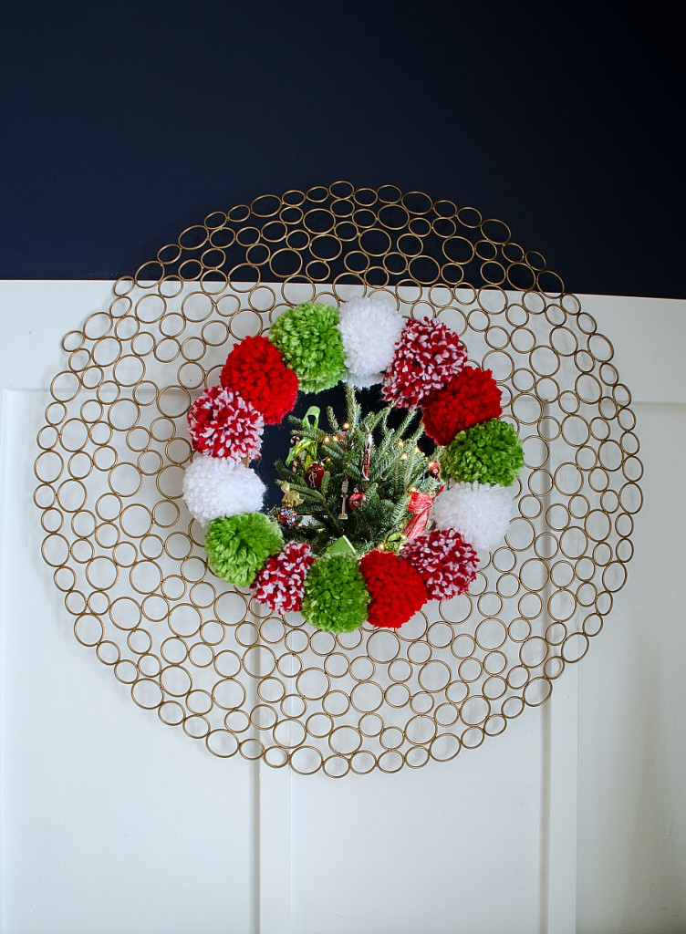 Pom-Pom-Wreath-Holiday-Mantel-9