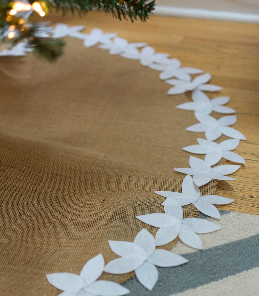 Christmas Crafts: No Sew Tree Skirt