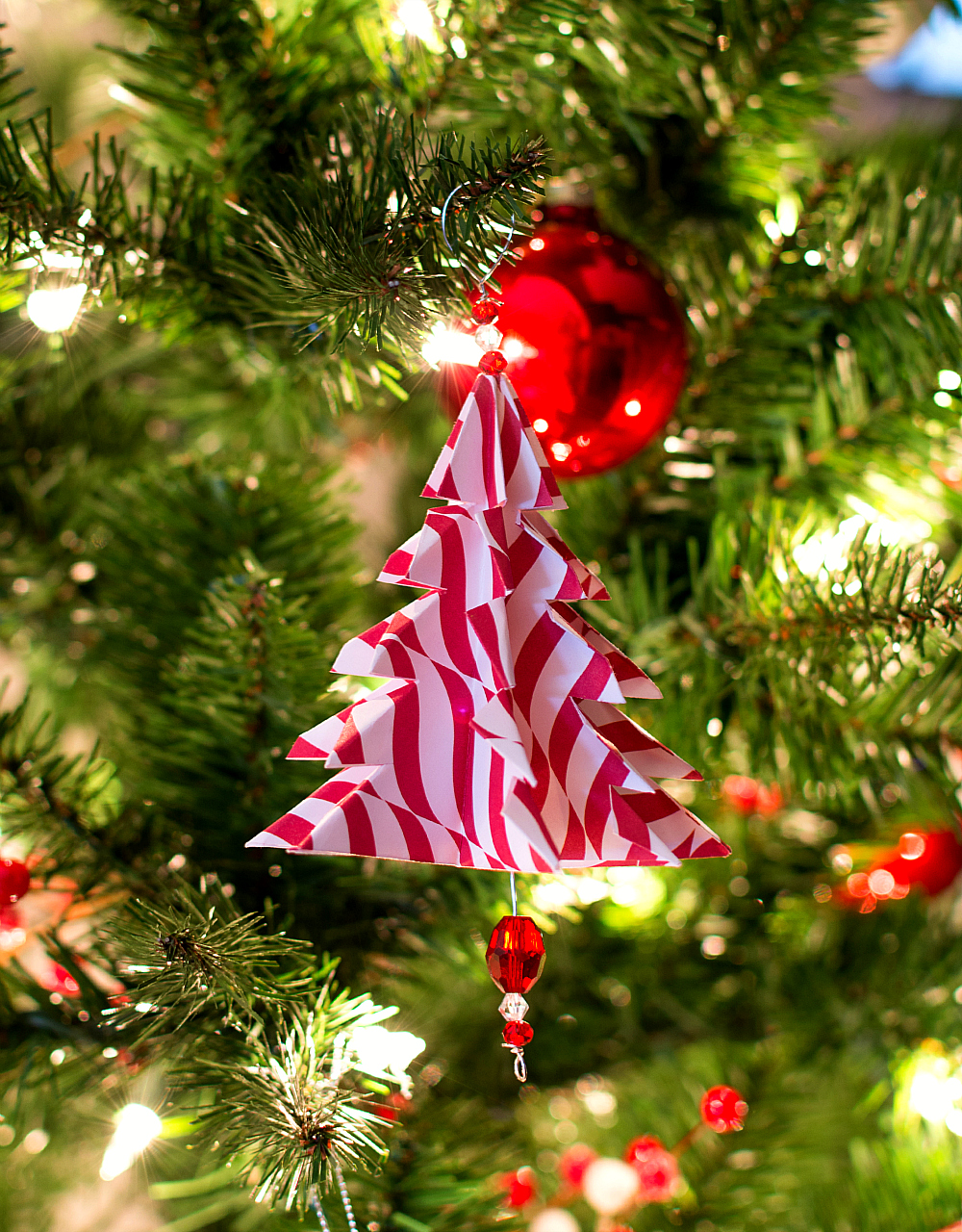 Christmas Craft Ideas: Handmade Ornament from Paper. Handmade Christmas Ornament with Paper. Paper Oragami Tree Christmas Ornament. How to Make a Paper Tree Christmas Ornament. Oragami Ornament DIY.