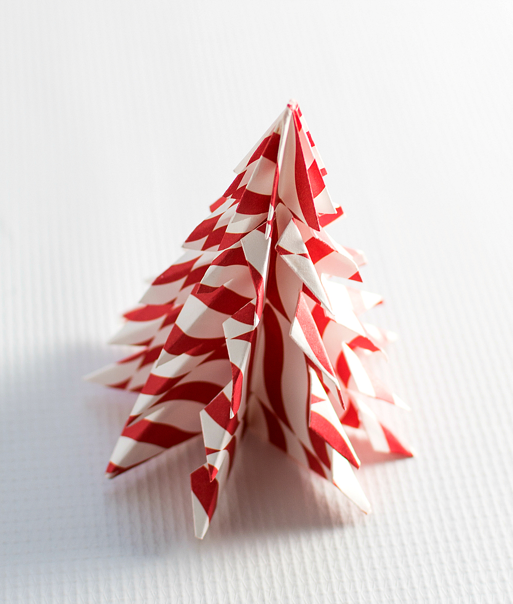 Handmade Ornament Ideas for Chrismtas. Handmade Christmas Ornament with Paper. Paper Oragami Tree Christmas Ornament. How to Make a Paper Tree Christmas Ornament. Oragami Ornament DIY.