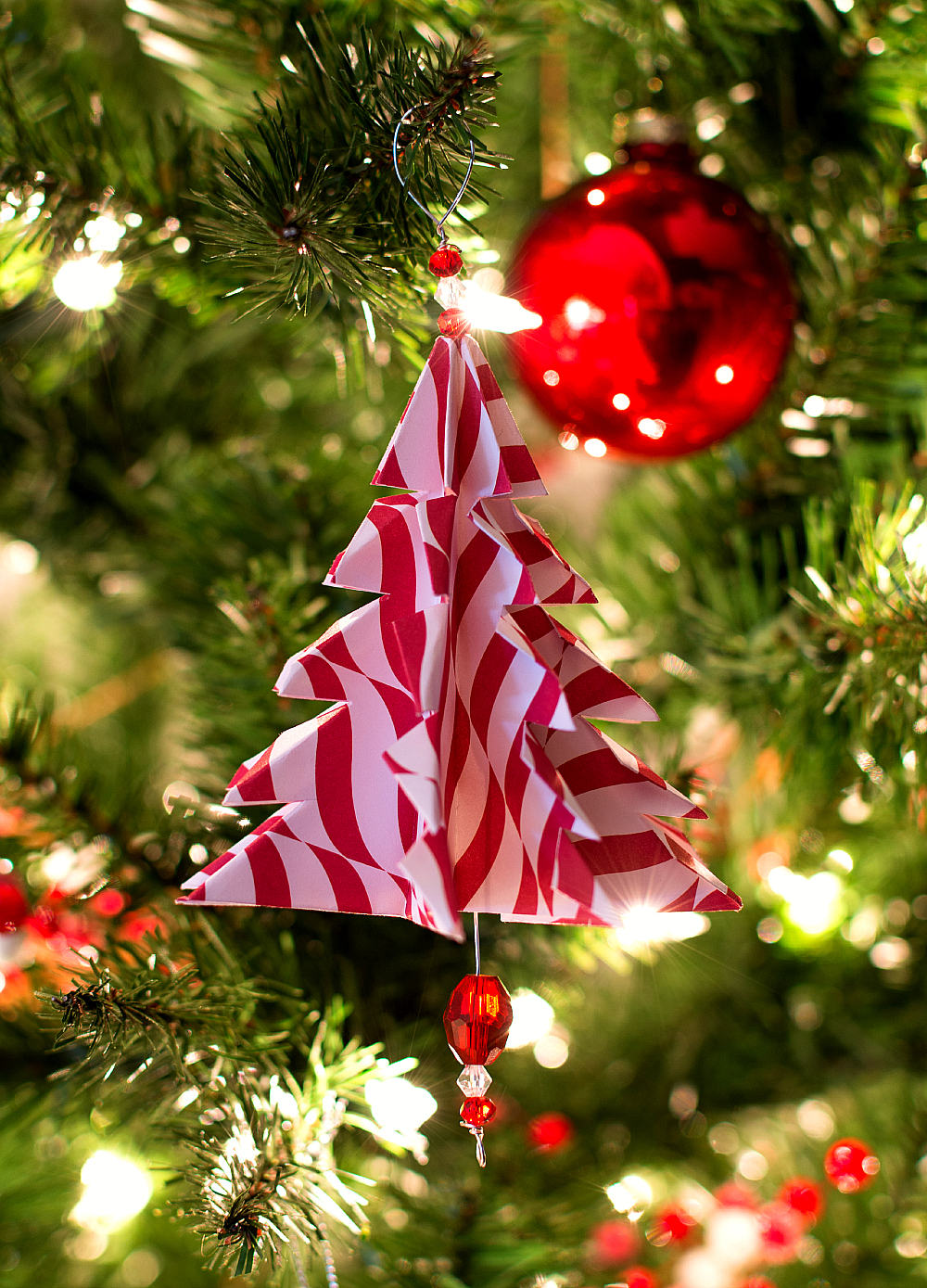 Christmas Craft Ideas: Handmade Ornament from Paper