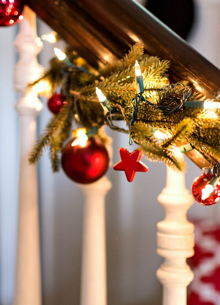 Christmas-Garland-Decorated-With-Ornaments