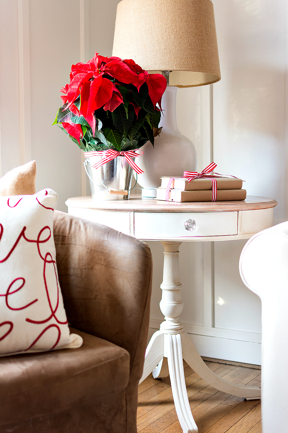Simple Side Table Decorating Ideas