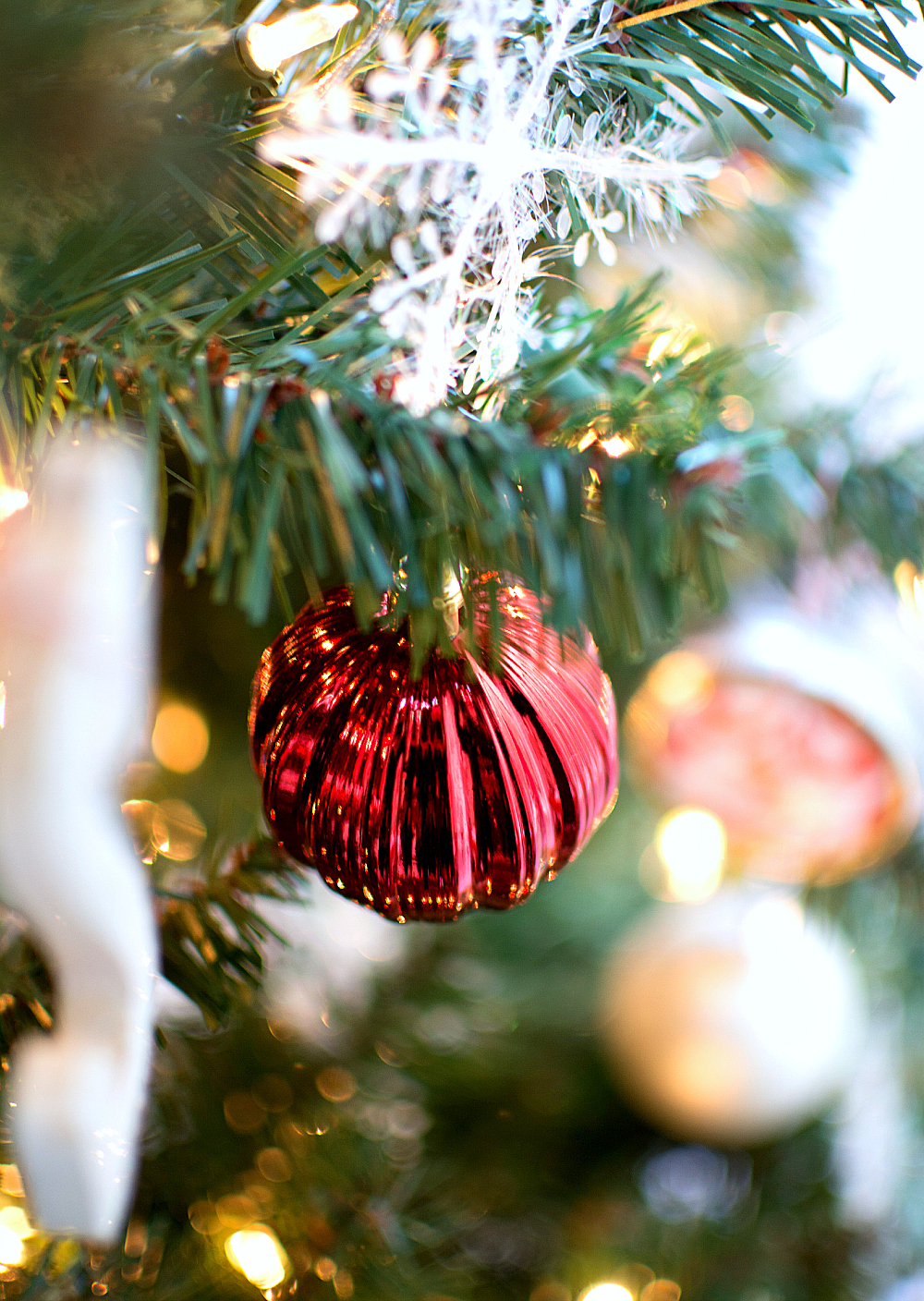 Red Ornament Christmas Tree