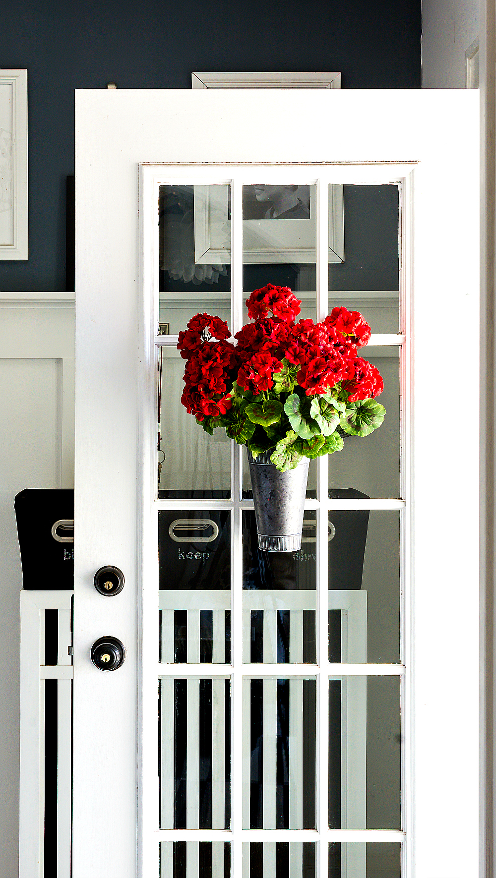 Summer Wreath Ideas - Geraniums in Vase on Door