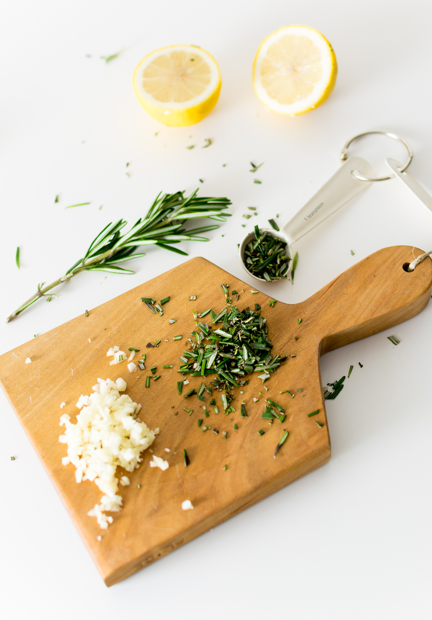 beef-kabob-skewers-garlic-rosemary-prep-Hello-Fresh-2