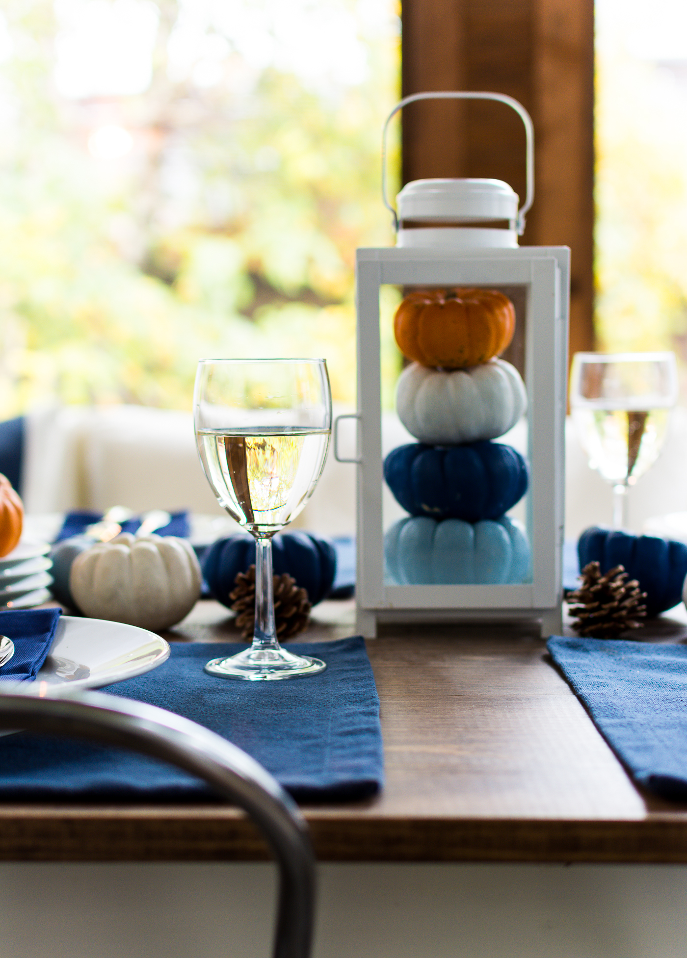 thanksgiving-table-setting-idea-navy-blue-white-orange-with-gallo-wine-pinot-grigio-itallstartedwithpait-com-58