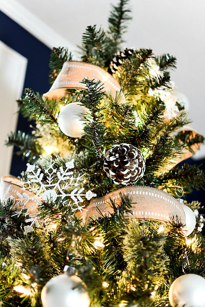 Christmas Tree with Burlap Ribbon and Pine Cones. Natural, Rustic Christmas Tree Idea. White oranments, painted snowy pine cones, snowflakes and burlap ribbon Christmas tree.