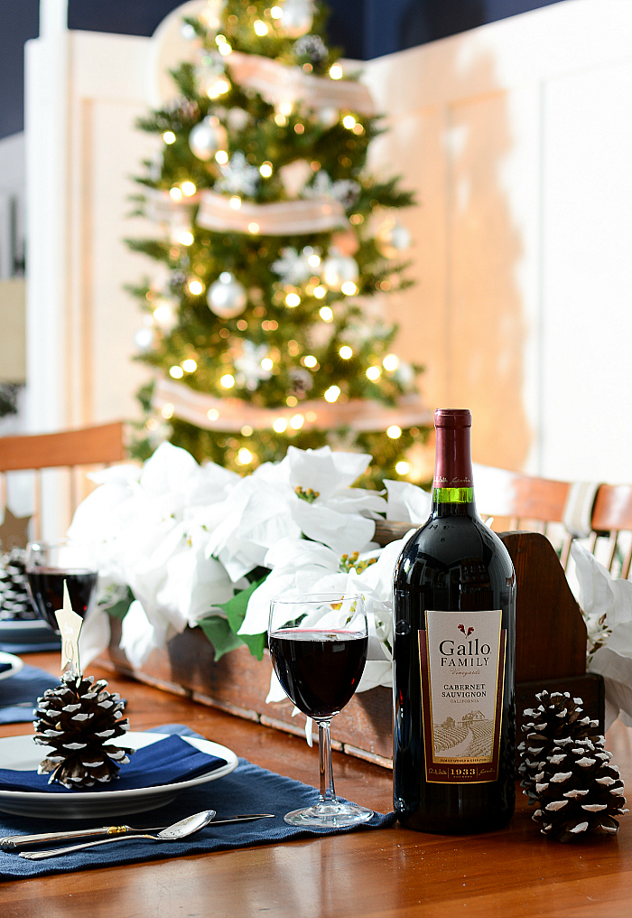 Table Setting Ideas for Christmas.Pine Cone Christmas Tree Place Card Holder. How To Paint Pine Cones. Painted Snowy Pine Cones DIY Project. Christmas Table Setting in Navy, Brown and Burlap.